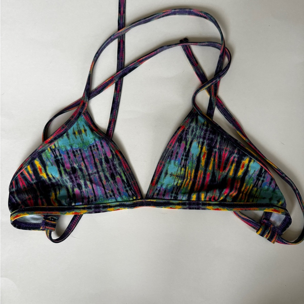 Jolyn triangle top